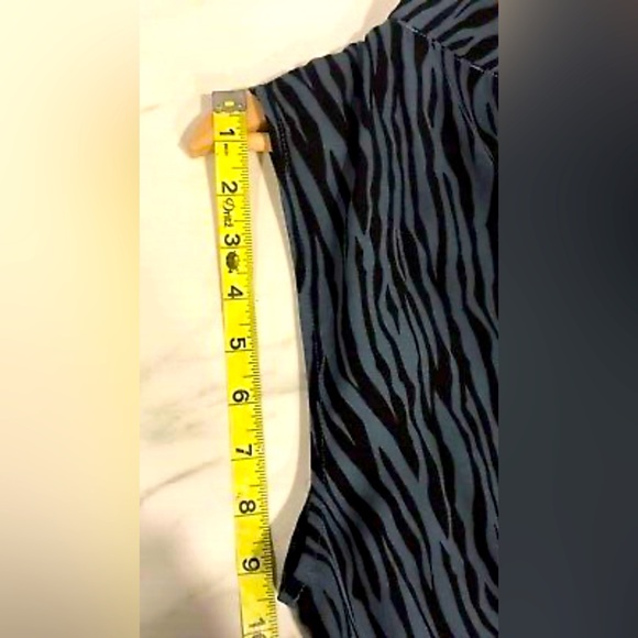 The Loft Women's Size Medium Tank Top Sleeveless Cowl Neck Keyhole Zebra… - Picture 6 of 8
